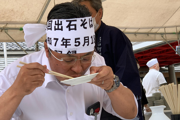 門真市長も参戦　第50回出石そば喰い大会